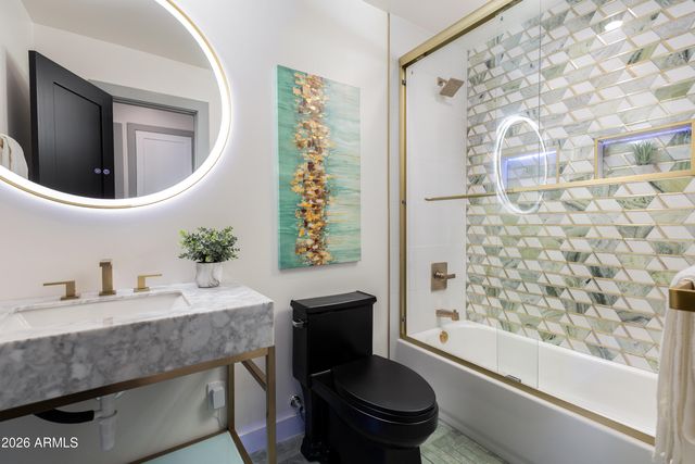 8541 E THOMAS Road, Scottsdale, AZ 85251