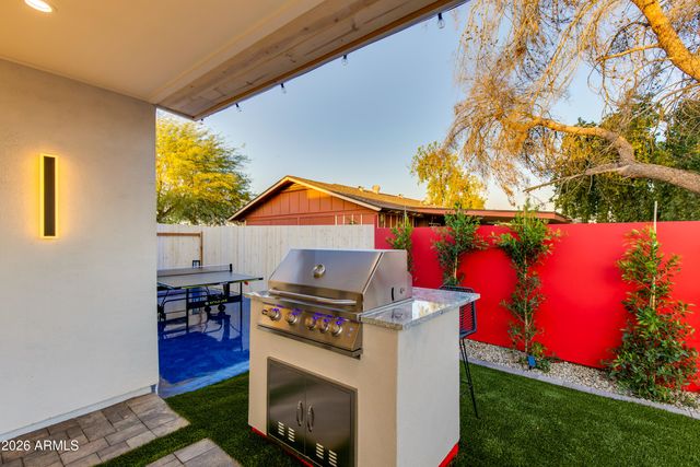 8541 E THOMAS Road, Scottsdale, AZ 85251