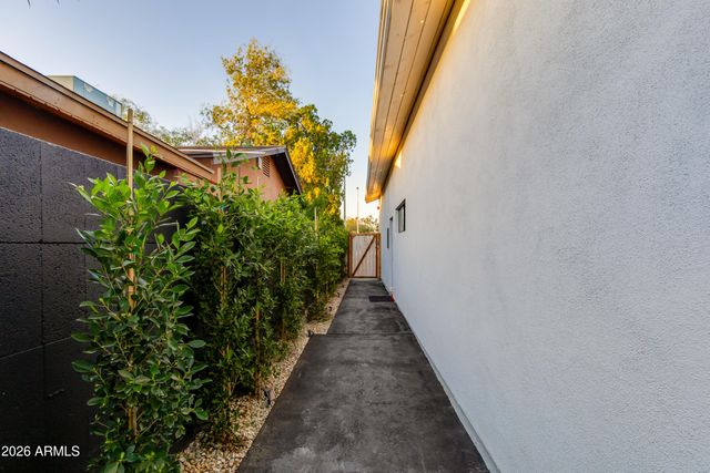 8541 E THOMAS Road, Scottsdale, AZ 85251