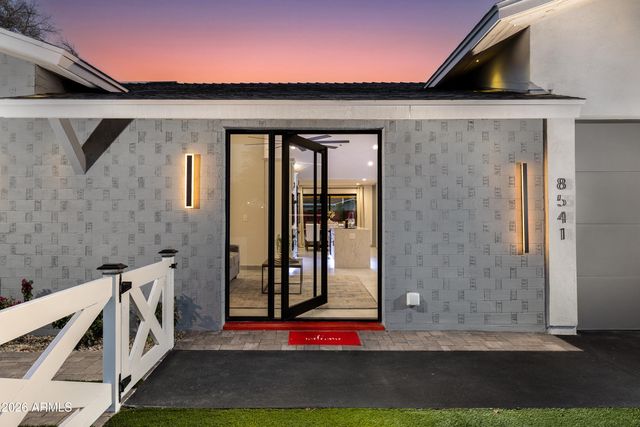 8541 E THOMAS Road, Scottsdale, AZ 85251