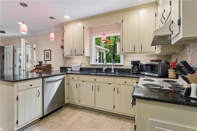 205 Grace ST, Seaford, VA 23696