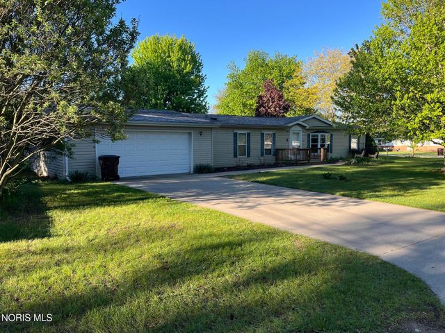 3203 Circle Drive, Delta, OH 43515