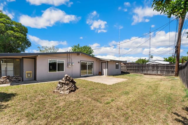6404 La Cienega Drive, North Highlands, CA 95660
