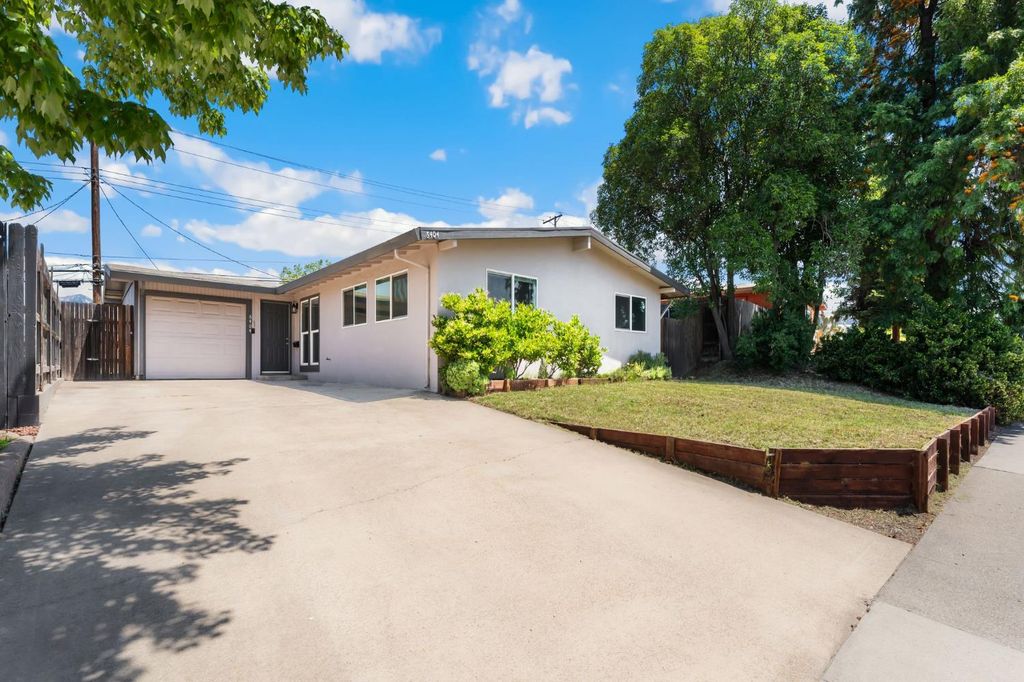 6404 La Cienega Drive, North Highlands, CA 95660