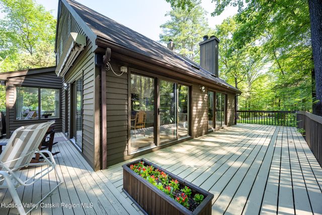17 Clovewood Road, High Falls, NY 12440