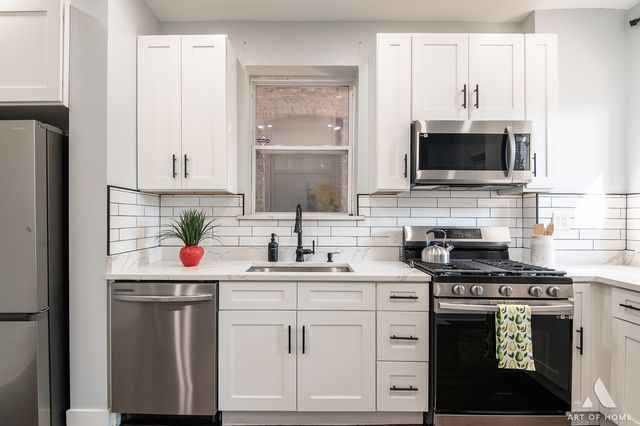 4937 S Prairie Avenue, Chicago, IL 60615