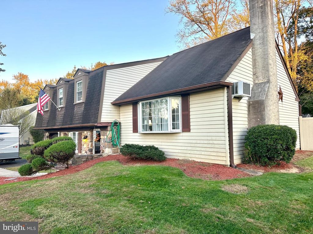 1019 DICK AVE, Warminster, PA 18974