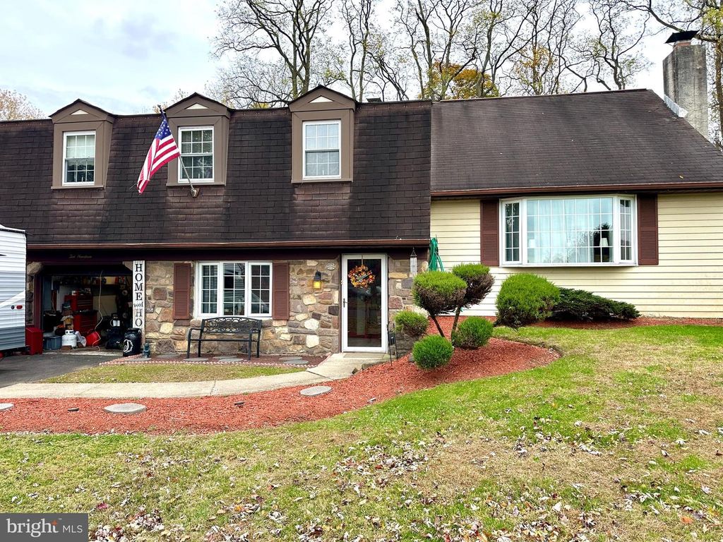 Image 2 of property listing at 1019 DICK AVE, Warminster, PA 18974