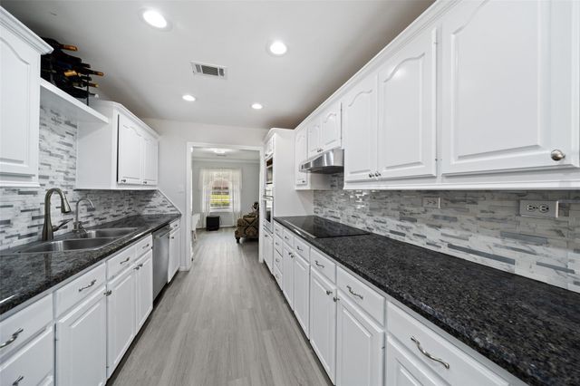 19837 S Plantation Estates Drive, Porter, TX 77365