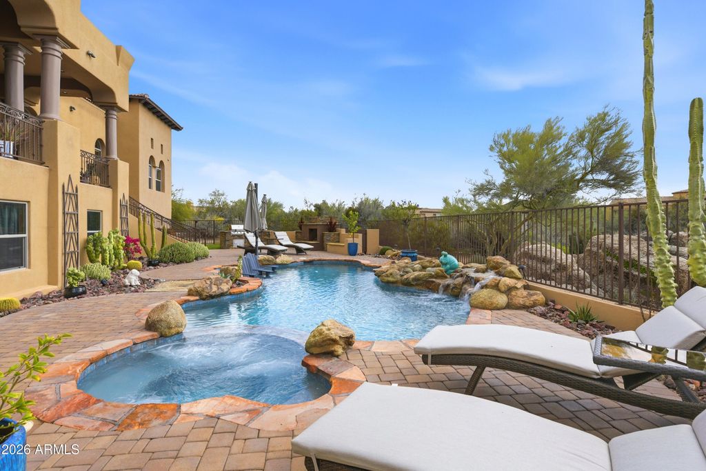 Image 12 of property listing at 8469 E Nightingale Star Drive, Scottsdale, AZ 85266