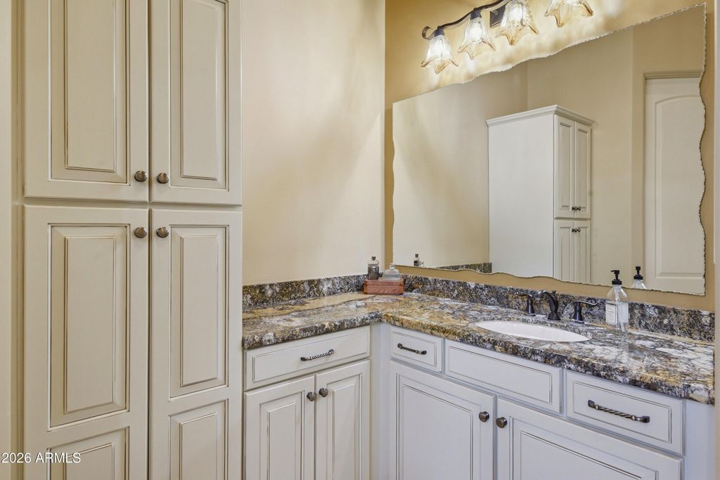 Image 32 of property listing at 8469 E Nightingale Star Drive, Scottsdale, AZ 85266