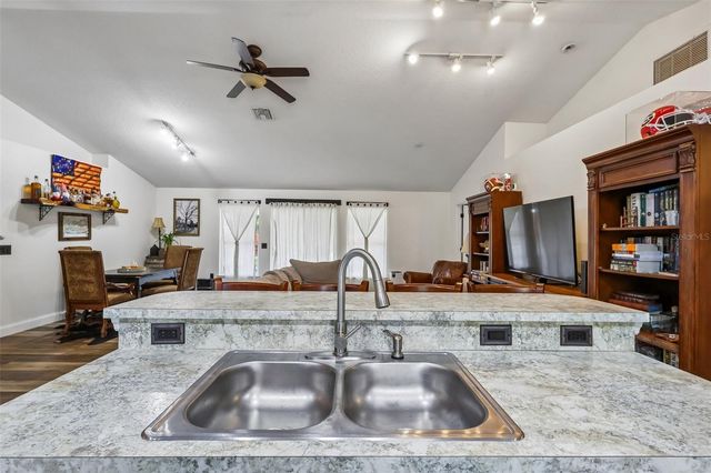 6401 E WARM SPRINGS AVENUE, Coleman, FL 33521