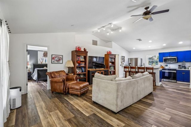 6401 E WARM SPRINGS AVENUE, Coleman, FL 33521