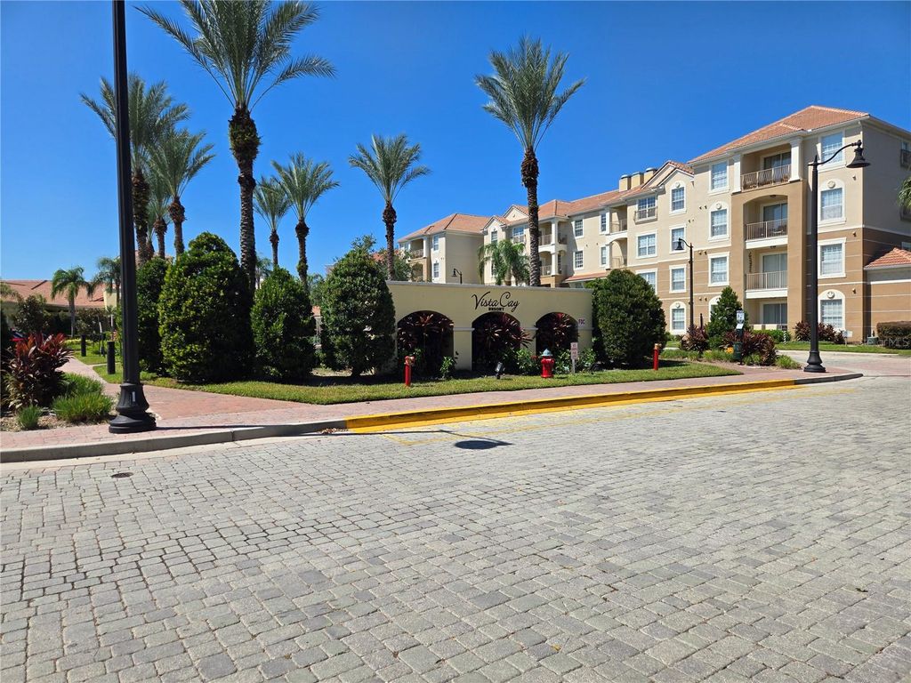 Image 2 of property listing at 5049 SHOREWAY LOOP 30101, Orlando, FL 32819