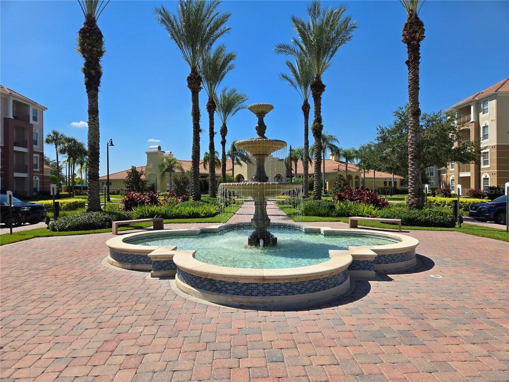 Image 3 of property listing at 5049 SHOREWAY LOOP 30101, Orlando, FL 32819