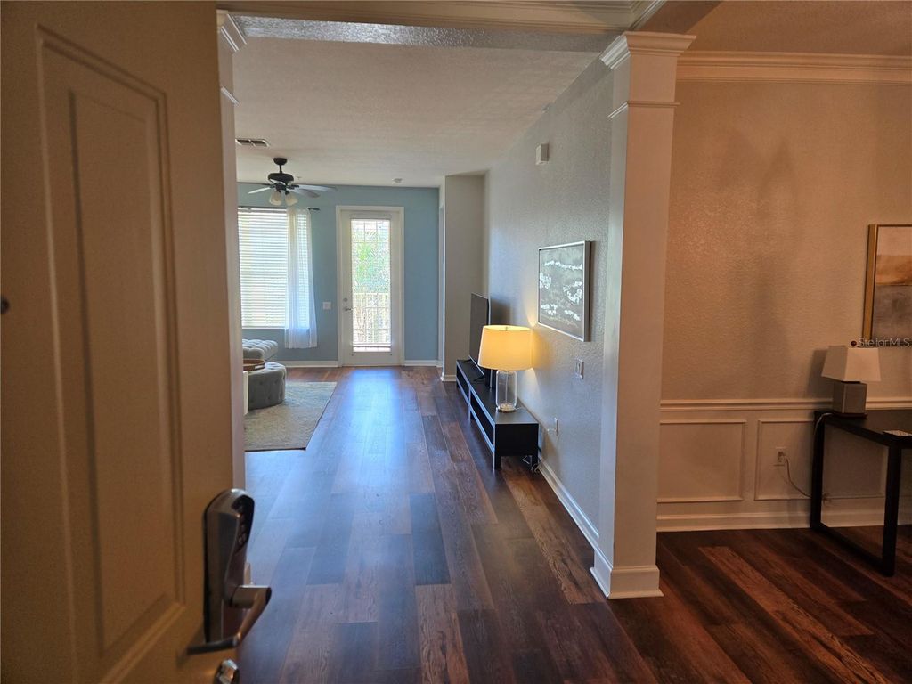 Image 4 of property listing at 5049 SHOREWAY LOOP 30101, Orlando, FL 32819