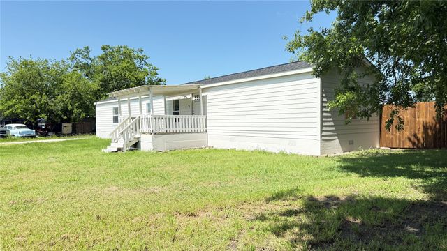 5904 Falcon Court N, Joshua, TX 76058
