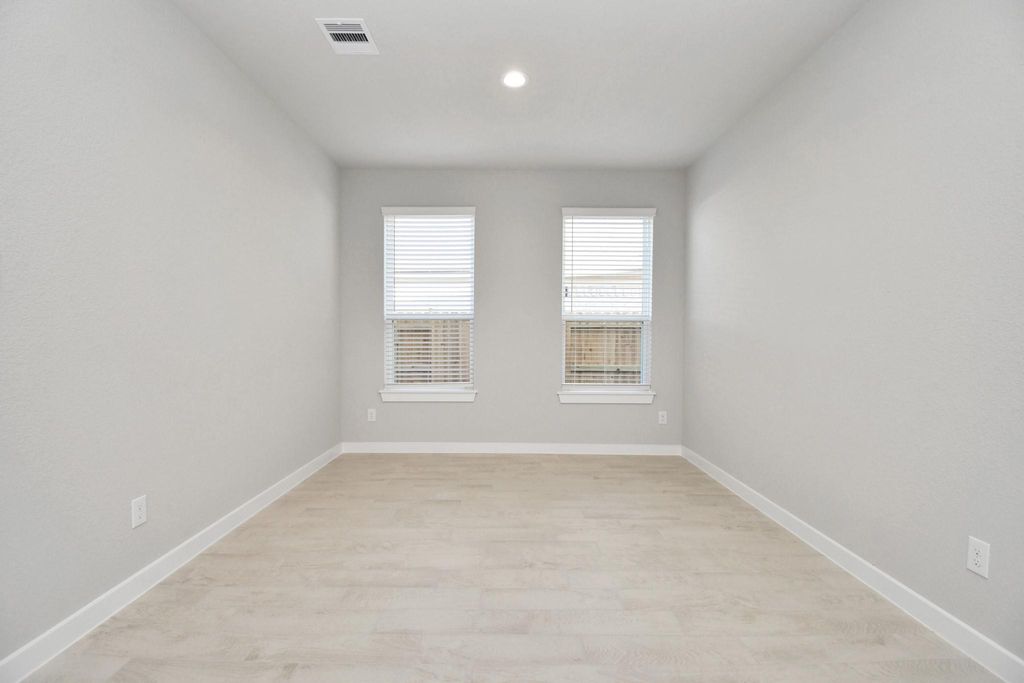 Image 10 of property listing at 18419 Porta Marina Drive, Fresno, TX 77545