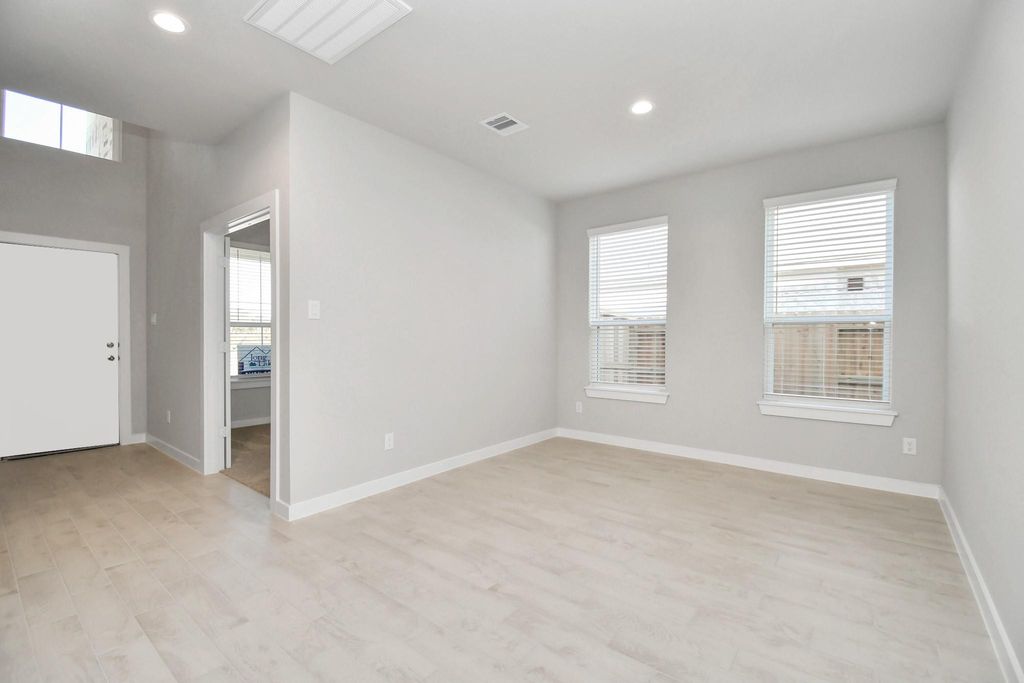 Image 11 of property listing at 18419 Porta Marina Drive, Fresno, TX 77545