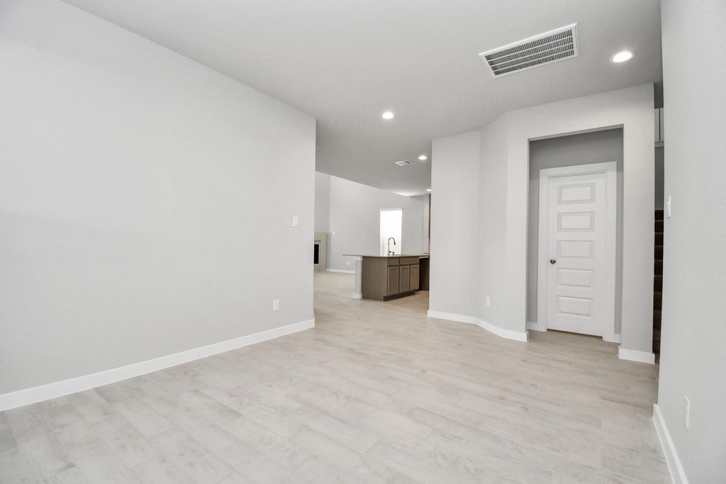 Image 12 of property listing at 18419 Porta Marina Drive, Fresno, TX 77545