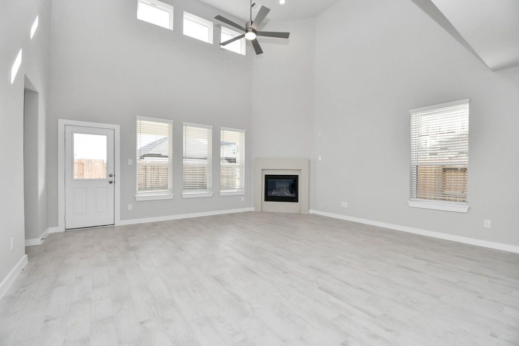 Image 19 of property listing at 18419 Porta Marina Drive, Fresno, TX 77545