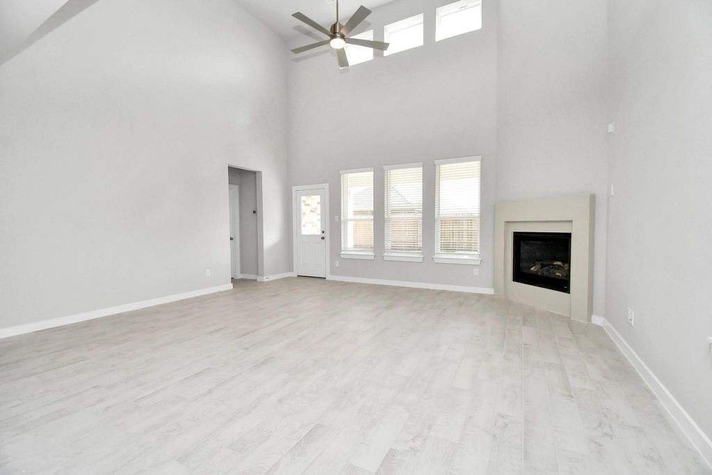 Image 21 of property listing at 18419 Porta Marina Drive, Fresno, TX 77545