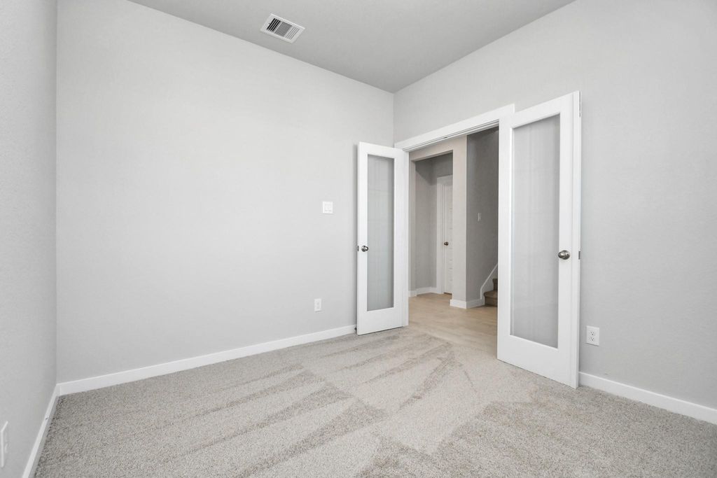 Image 7 of property listing at 18419 Porta Marina Drive, Fresno, TX 77545