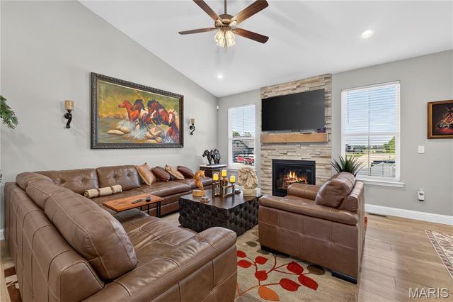 2911 Kehrswood Court, Maryville, IL 62062