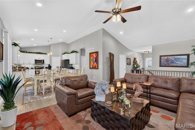 2911 Kehrswood Court, Maryville, IL 62062
