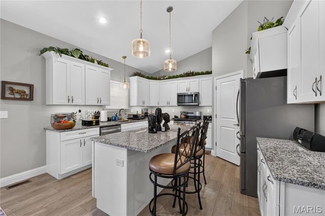 2911 Kehrswood Court, Maryville, IL 62062