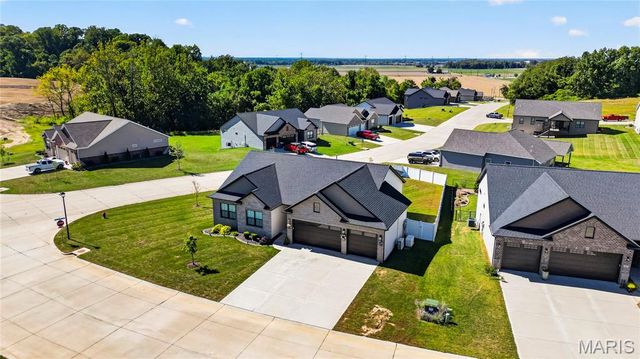 2911 Kehrswood Court, Maryville, IL 62062