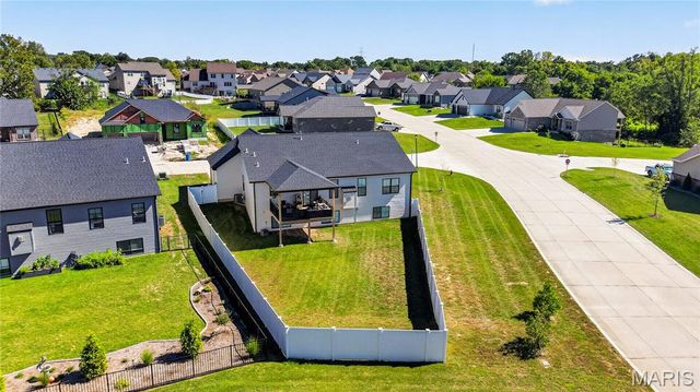 2911 Kehrswood Court, Maryville, IL 62062