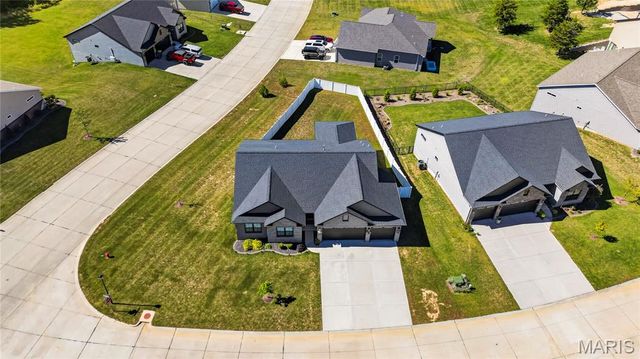 2911 Kehrswood Court, Maryville, IL 62062