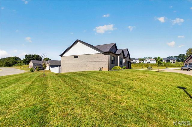 2911 Kehrswood Court, Maryville, IL 62062