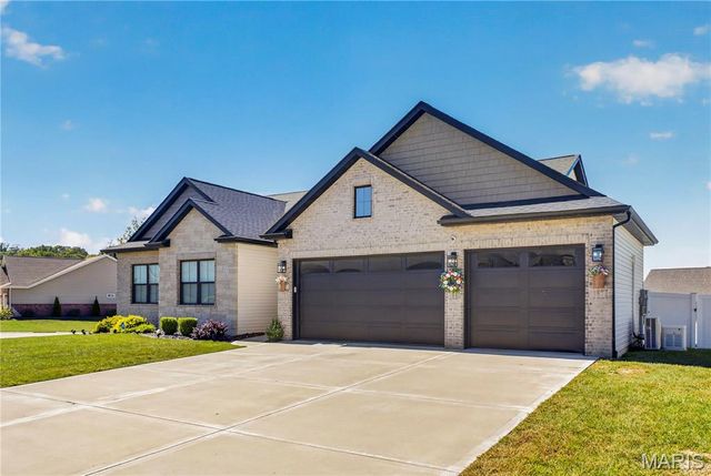 2911 Kehrswood Court, Maryville, IL 62062