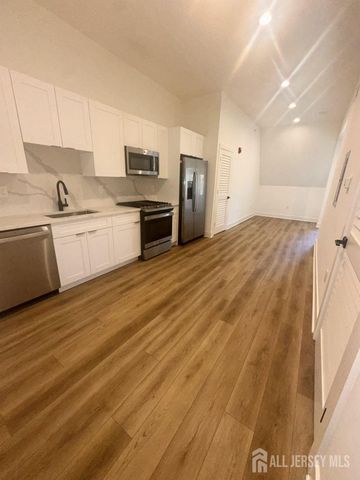 195 Main Street 303, Metuchen, NJ 08840