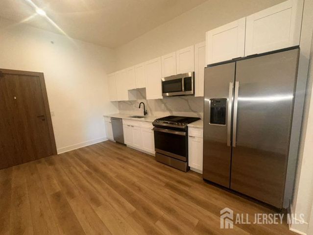 195 Main Street 303, Metuchen, NJ 08840