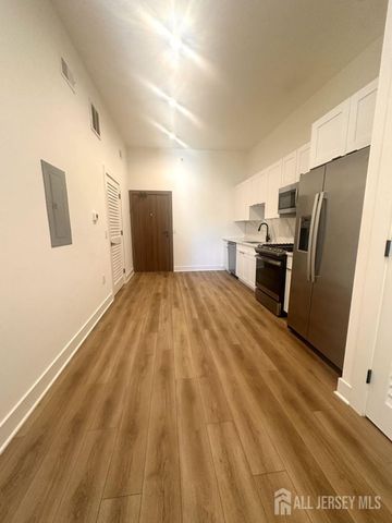 195 Main Street 303, Metuchen, NJ 08840