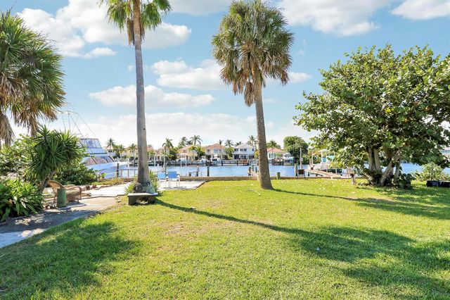 2031 Melody Lane, Palm Beach Gardens, FL 33410