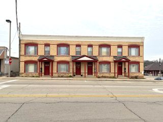 130 Washington Street, Woodstock, IL 60098