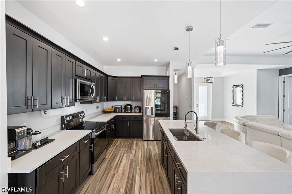 Image 10 of property listing at 1017 NW 15th TER, Cape Coral, FL 33993