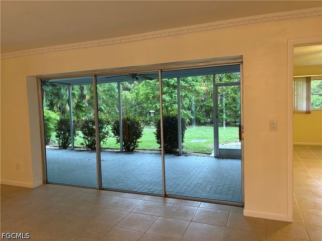 5661 Eichen CIR E, Fort Myers, FL 33919