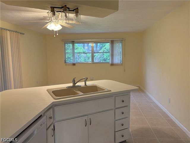 5661 Eichen CIR E, Fort Myers, FL 33919