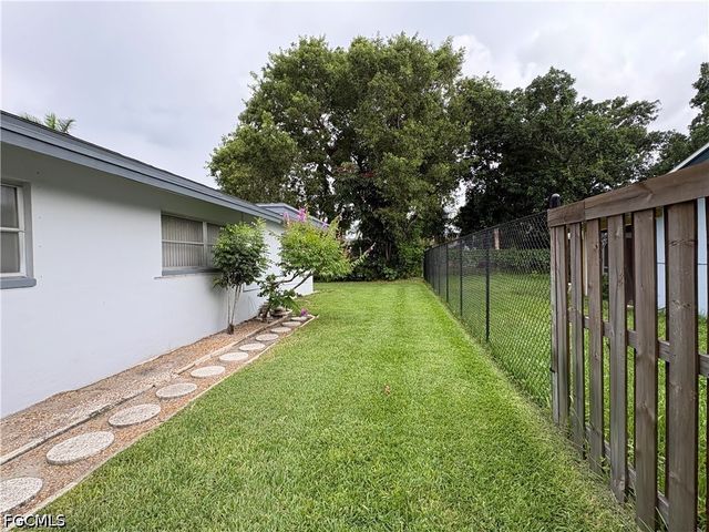 5661 Eichen CIR E, Fort Myers, FL 33919
