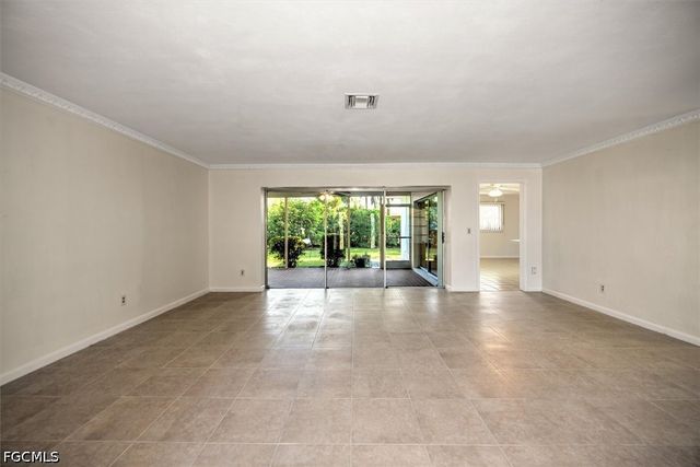 5661 Eichen CIR E, Fort Myers, FL 33919
