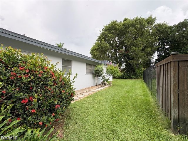 5661 Eichen CIR E, Fort Myers, FL 33919