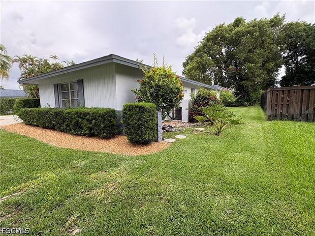 5661 Eichen CIR E, Fort Myers, FL 33919