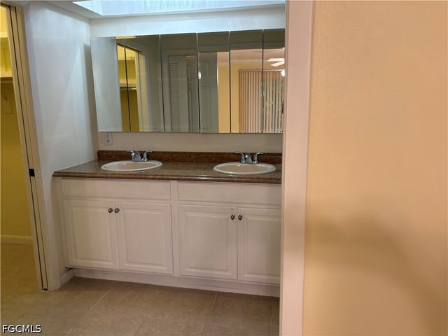 5661 Eichen CIR E, Fort Myers, FL 33919
