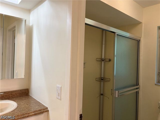 5661 Eichen CIR E, Fort Myers, FL 33919