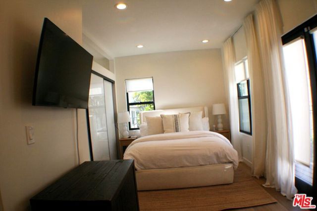 8587 Rugby Drive, West Hollywood, CA 90069